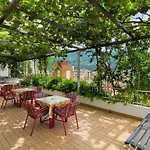 Guest House Madra